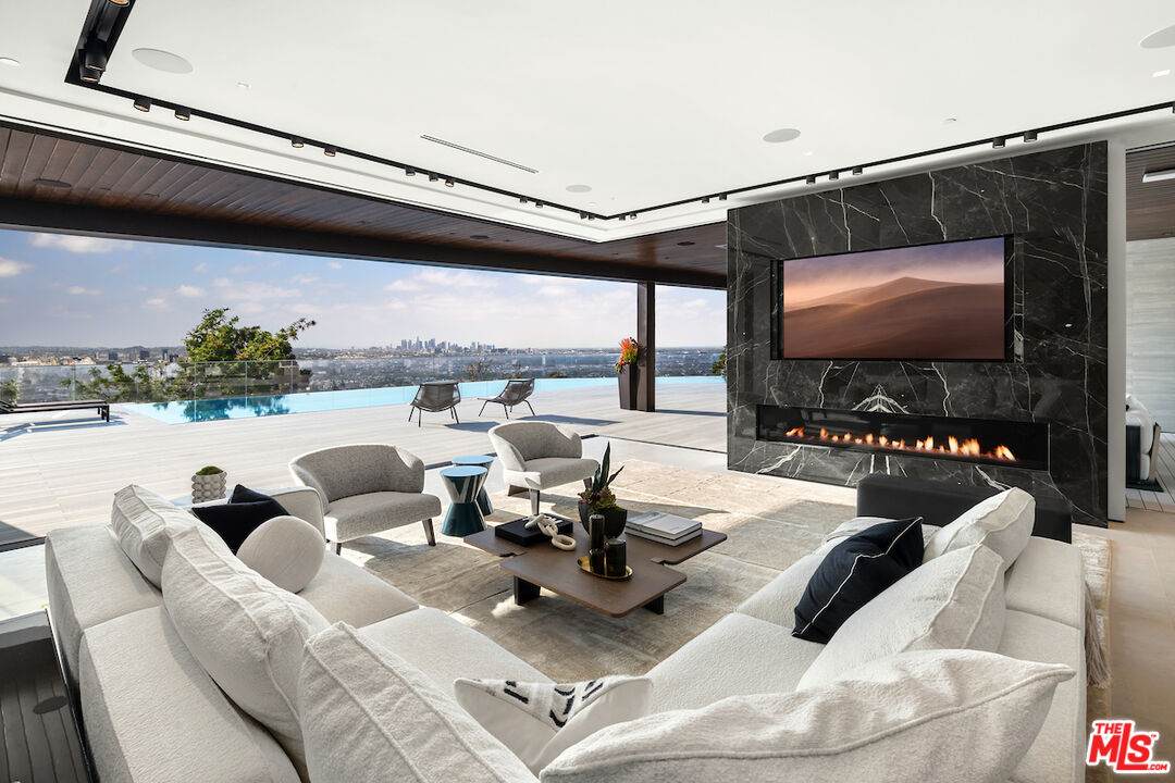 8116 Laurel View Dr - Photo 1