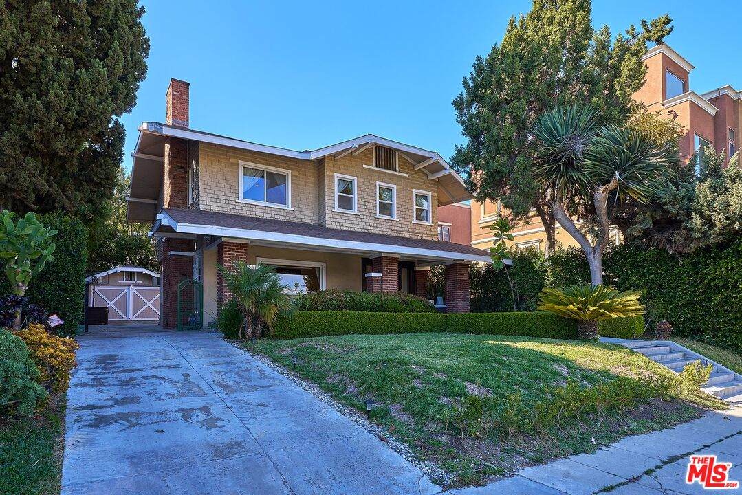 691 Norton Ave - Photo 1