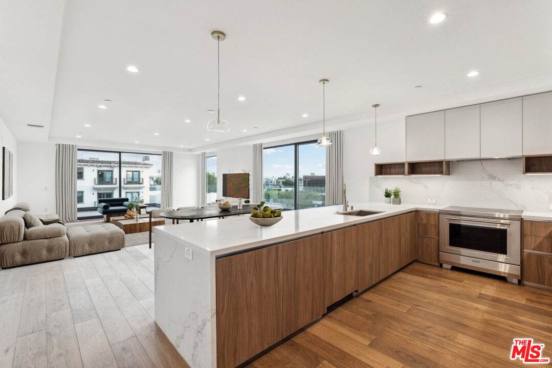 725 Croft Ave - Photo 1