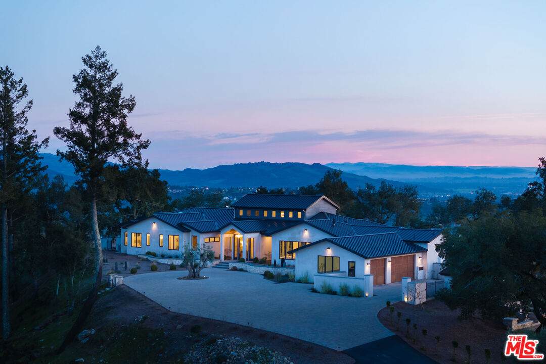 2025 Redwood Hill Rd - Photo 1