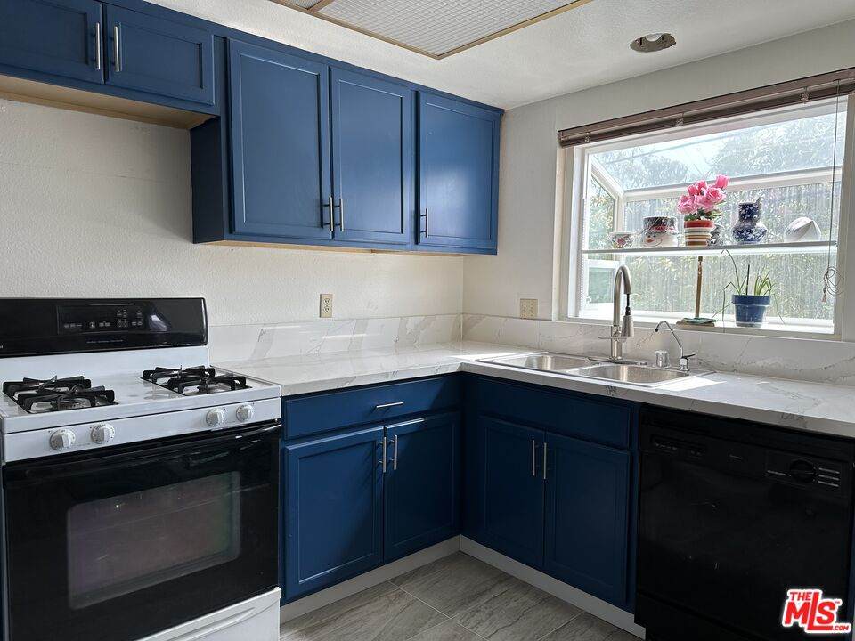 720 Waterloo St - Photo 1