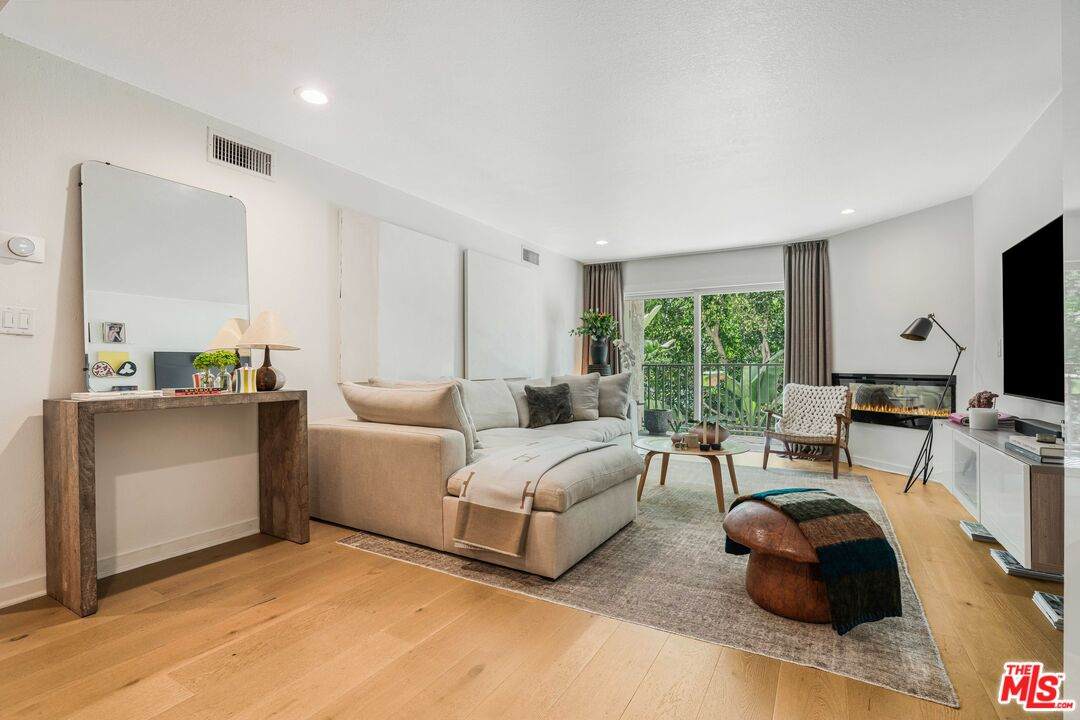 1230 Horn Ave - Photo 1