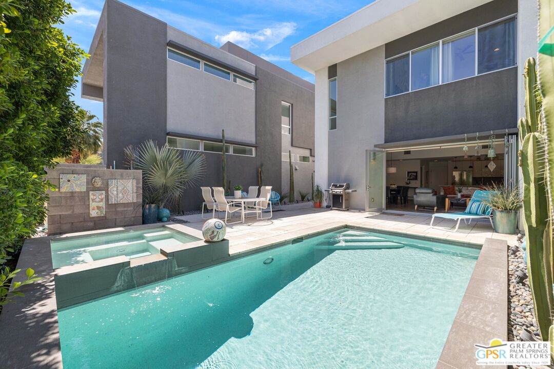 1230 Surrey Ln - Photo 1