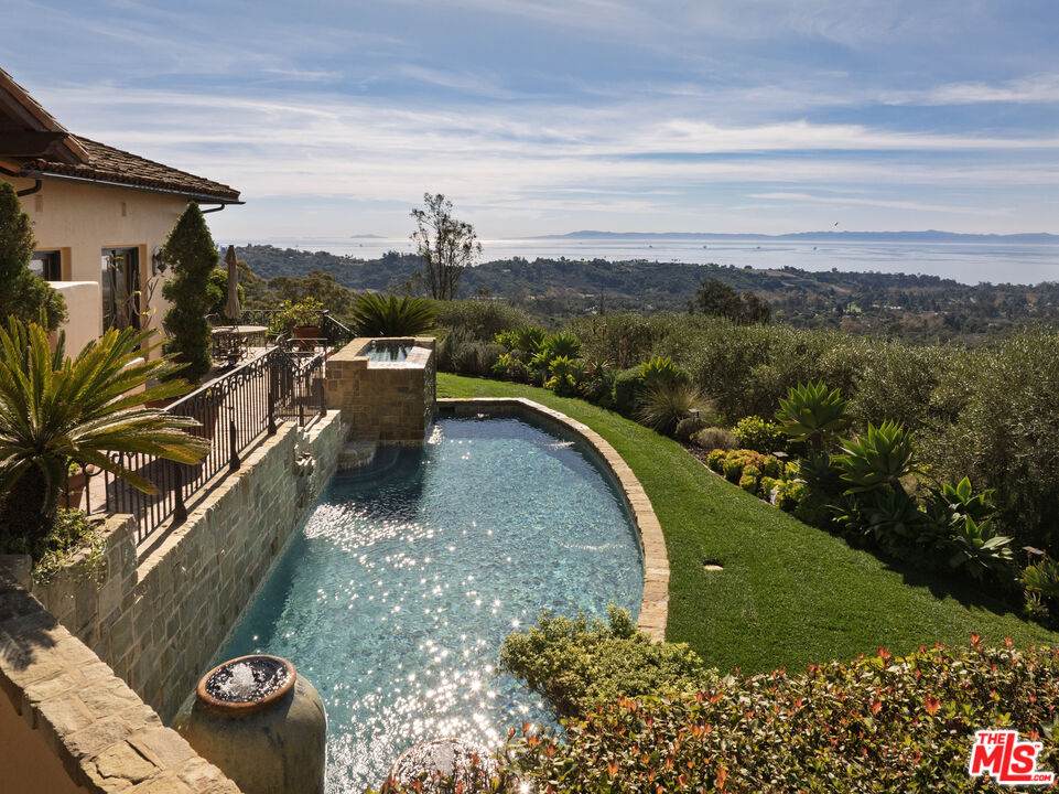 2240 Bella Vista Dr - Photo 1