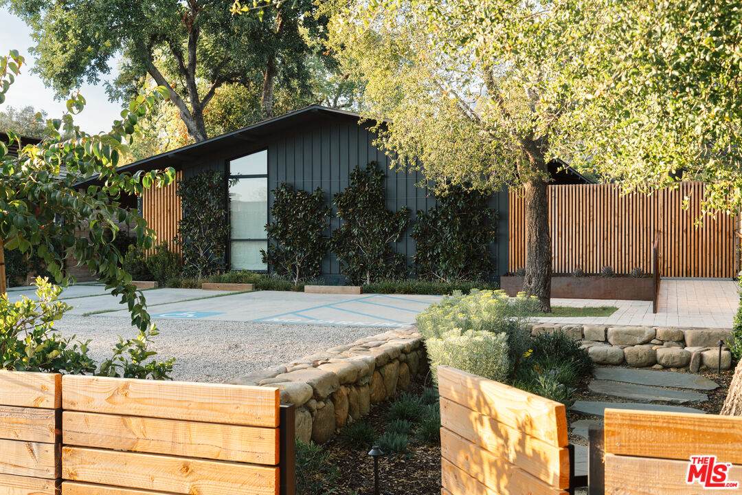 216 Matilija St - Photo 1