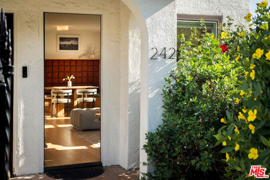 242 Isabel St - Photo 1