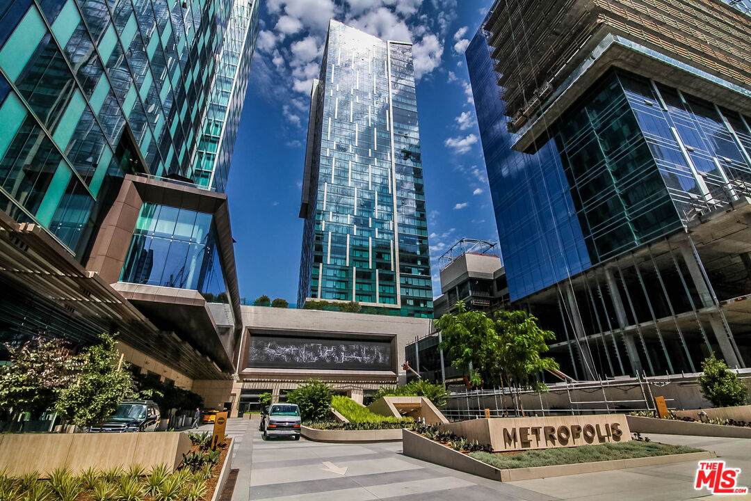 889 Francisco St - Photo 1