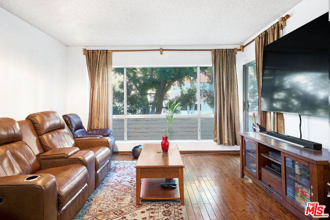 5600 Kensington Way - Photo 1