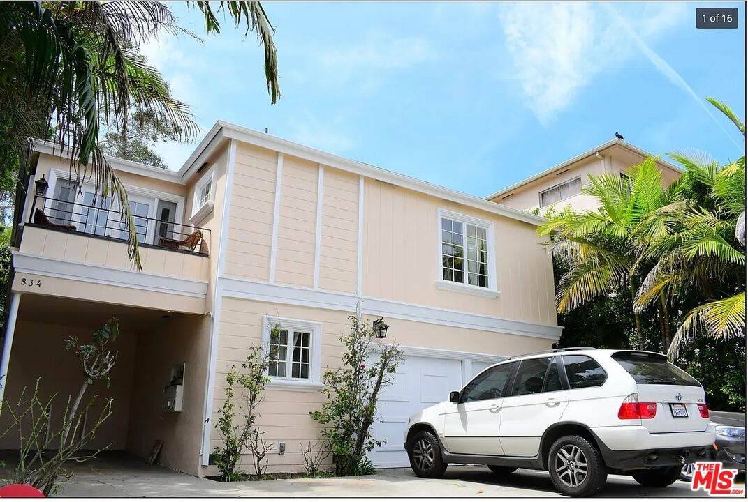 834 Lincoln Blvd - Photo 1