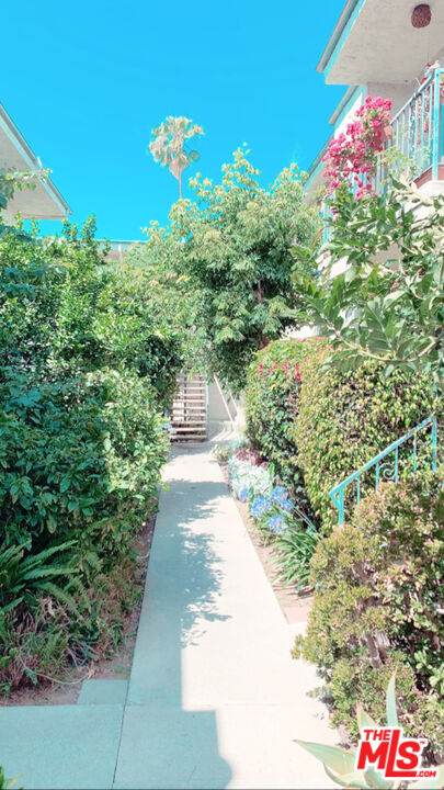 11081 Rose Ave - Photo 1