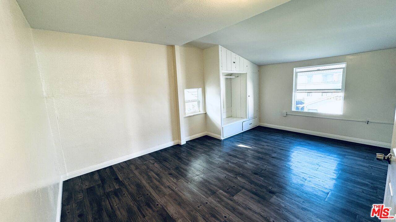 219-1/2 10th St - Photo 1