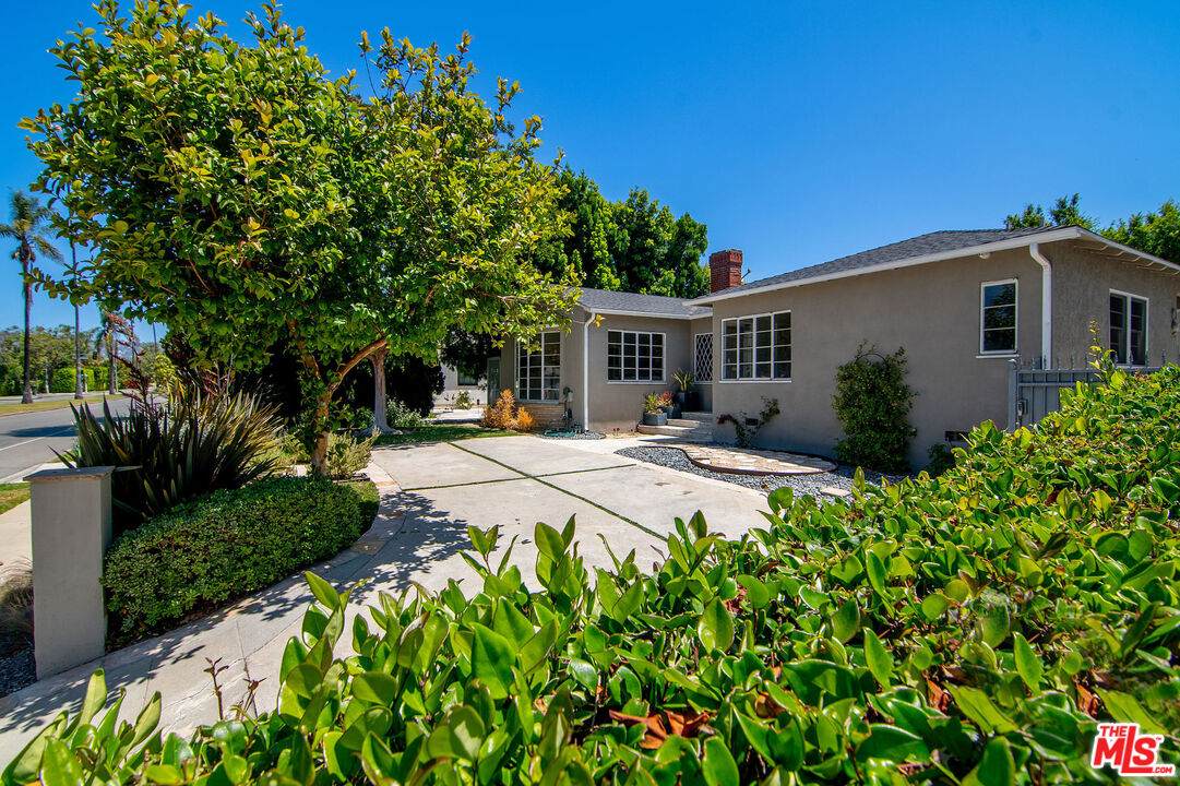 424 Highland Ave - Photo 1