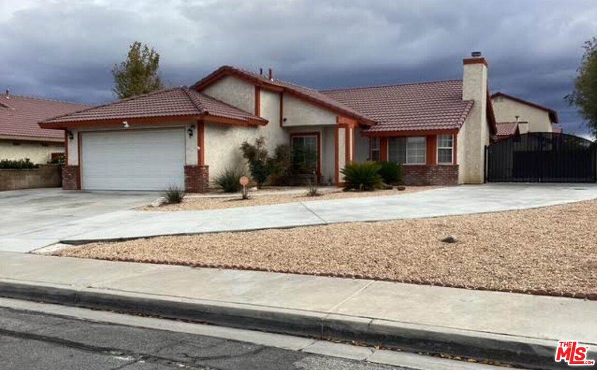 1518 Avenue J12 - Photo 1