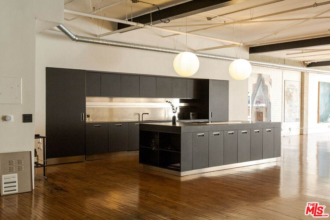 500 Molino St - Photo 1