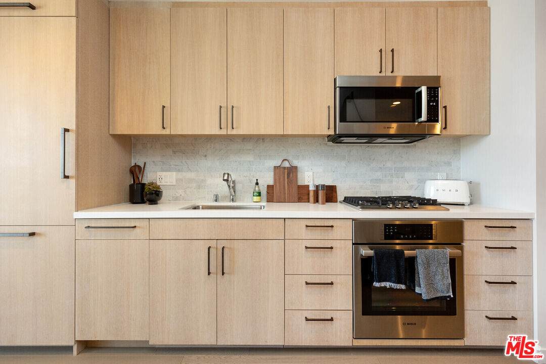 1755 Argyle Ave - Photo 1