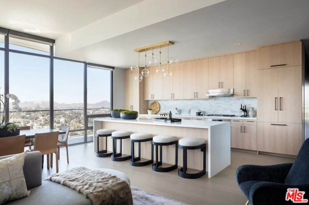 1755 Argyle Ave - Photo 1