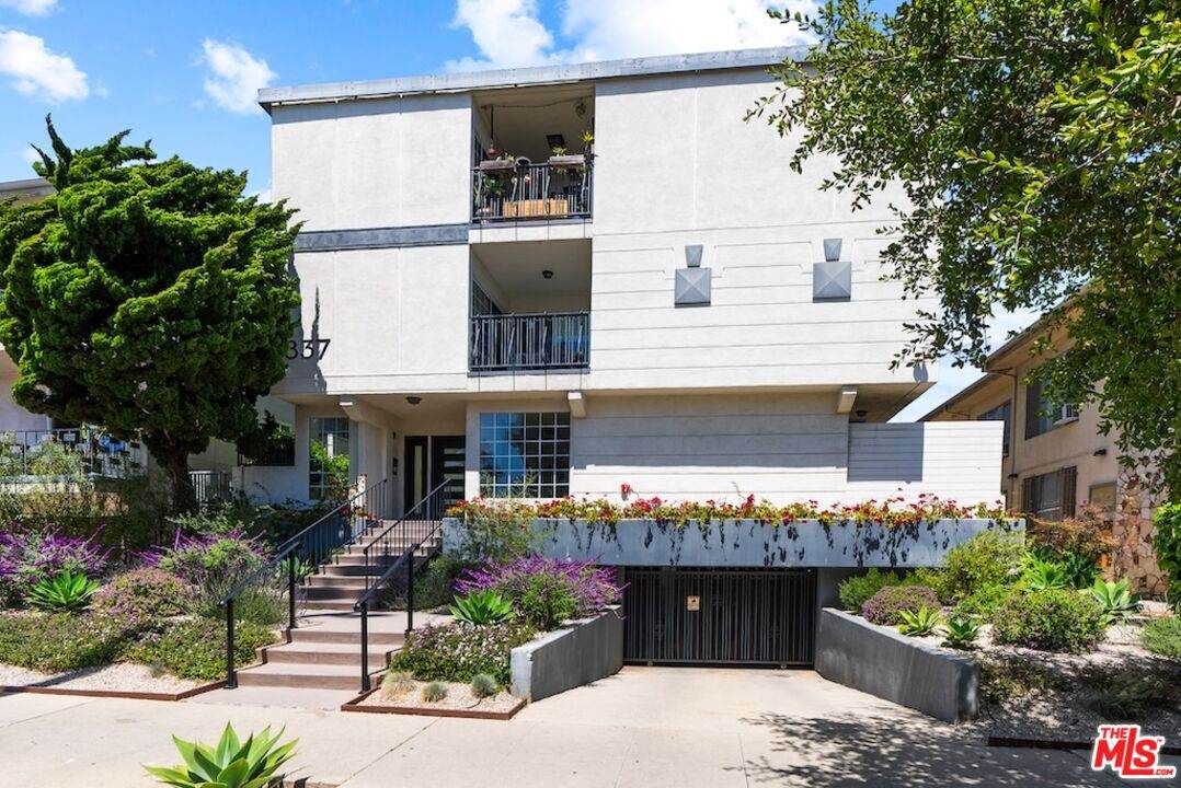 837 Lincoln Blvd - Photo 1