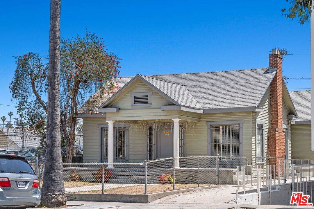 206 Oxford Ave - Photo 1