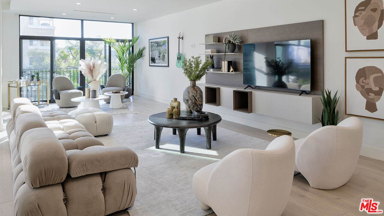 425 Palm Dr - Photo 1