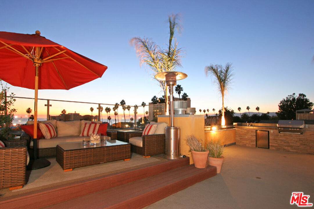 2216 Main St - Photo 1