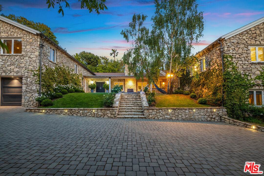 422 Parkwood Dr - Photo 1