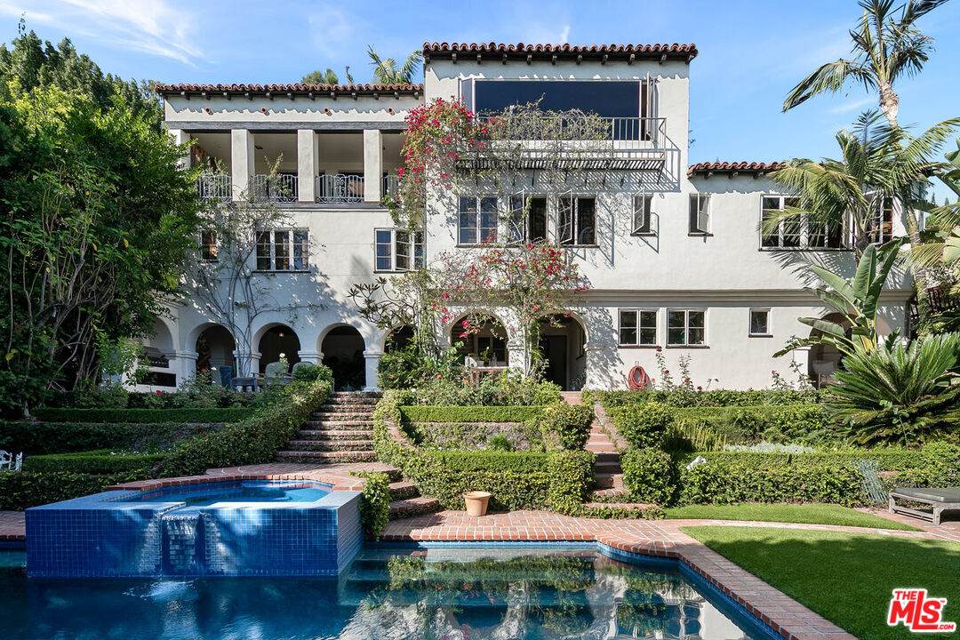 7464 Hillside Ave - Photo 1