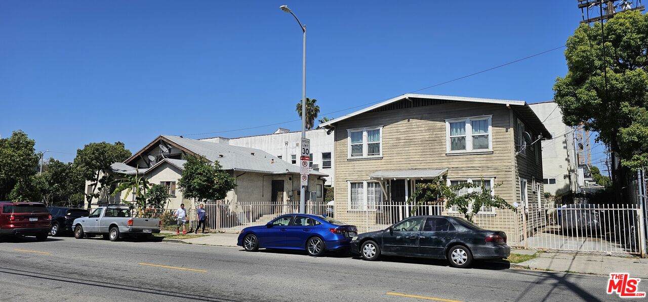1120 Van Ness Ave - Photo 1