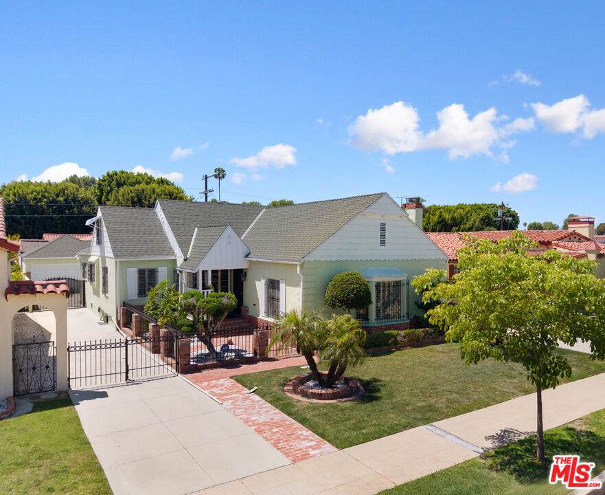 4011 Welland Ave - Photo 1