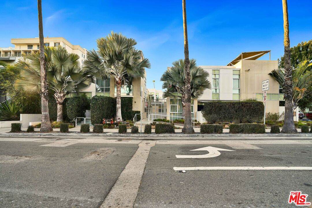 125 Pacific St - Photo 1