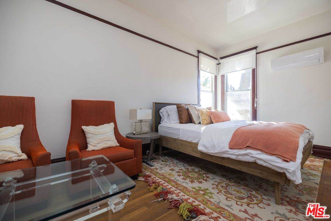 824 Bonnie Brae St - Photo 1