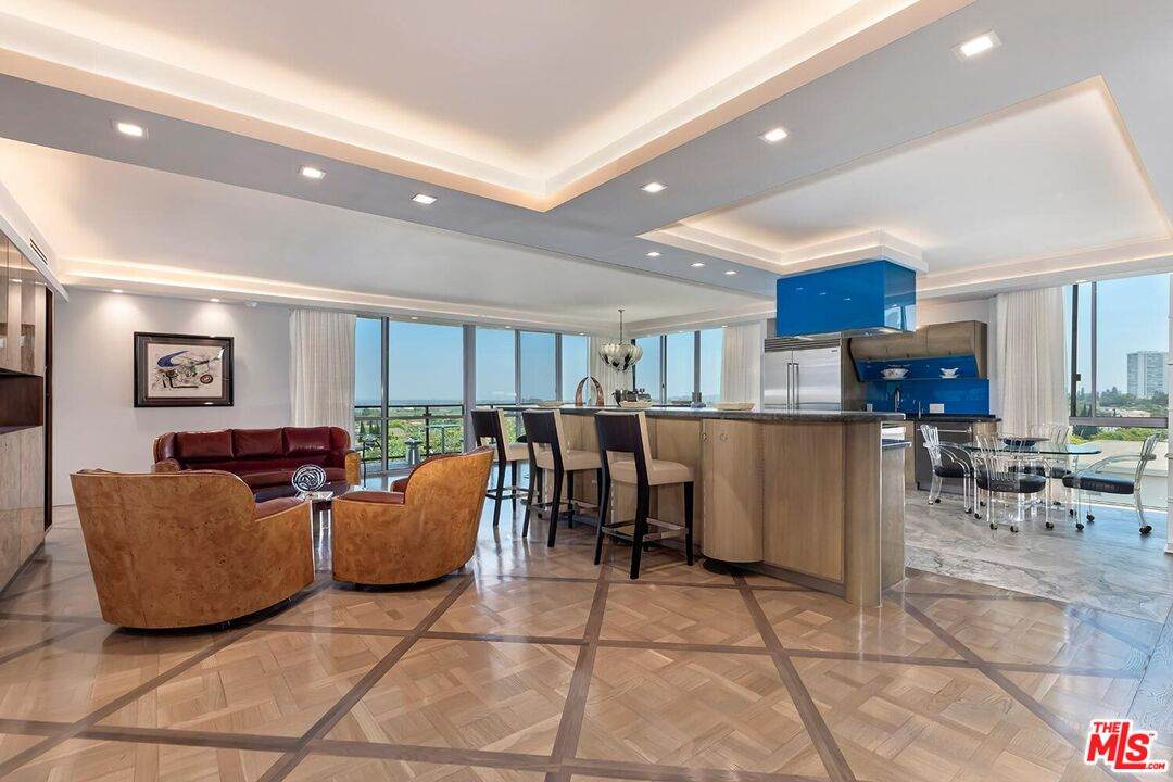 211 Spalding Dr - Photo 1