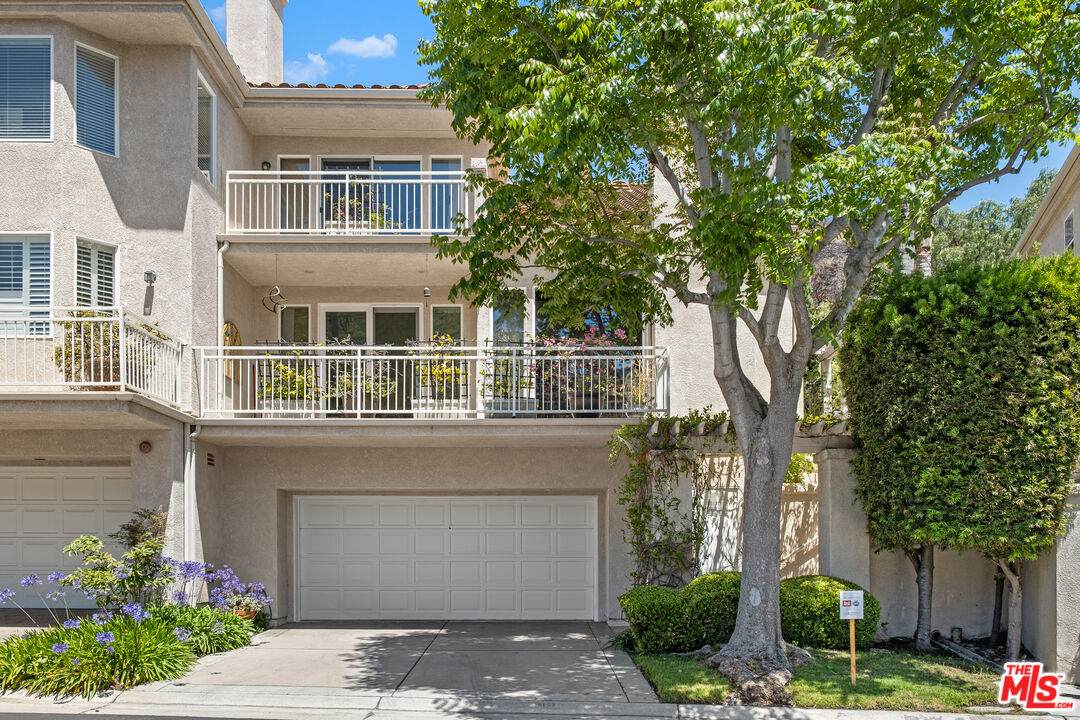 682 Palisades Dr - Photo 1