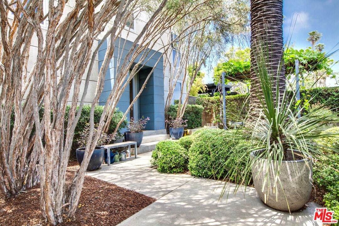 757 Milwood Ave - Photo 1