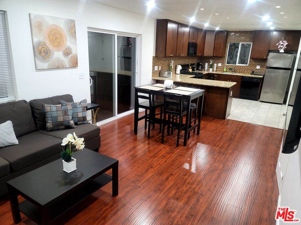 1212 Cloverdale Ave - Photo 1