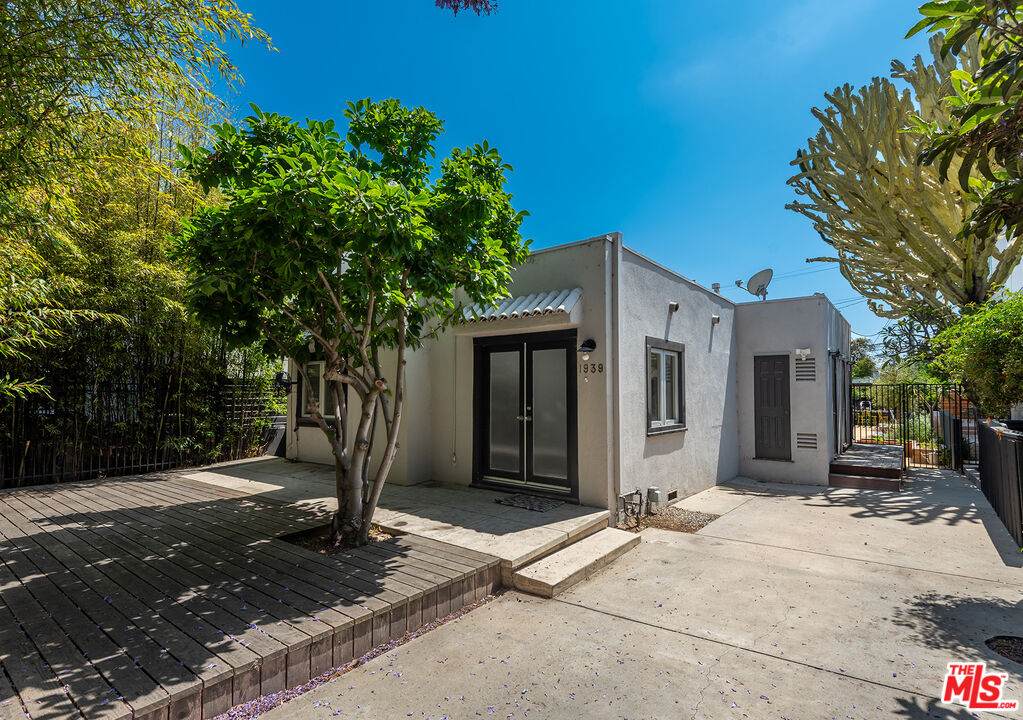 1939 Purdue Ave - Photo 1