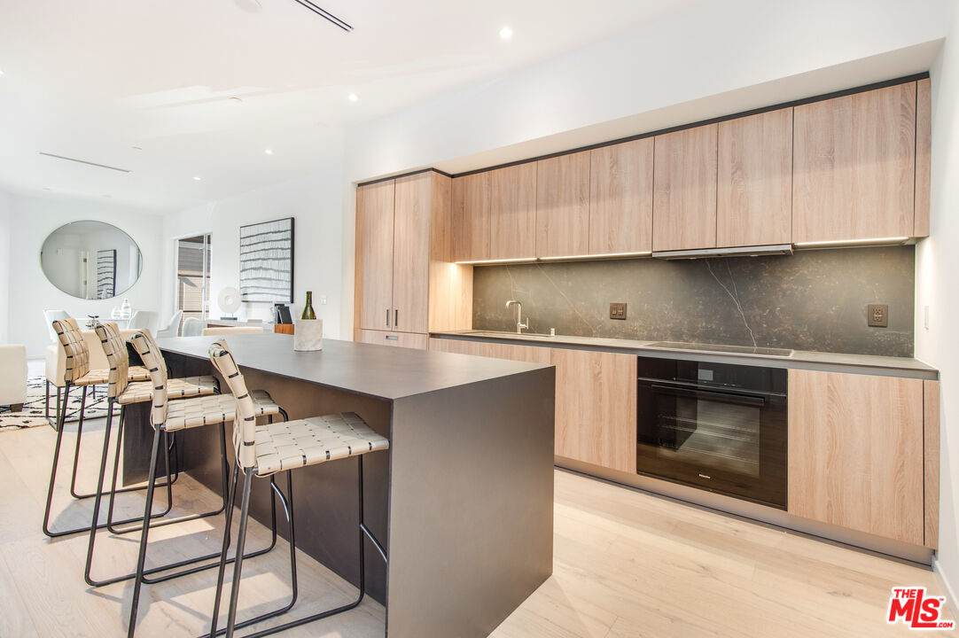 1030 Kings Rd - Photo 1