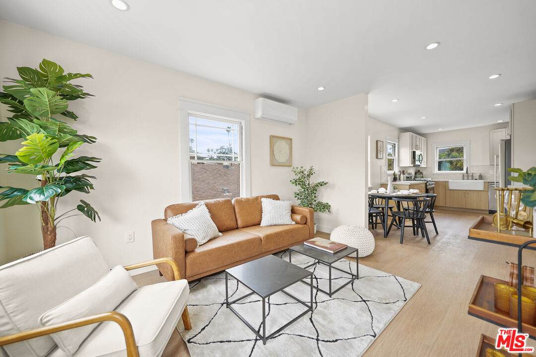 211 Ave 57 - Photo 1