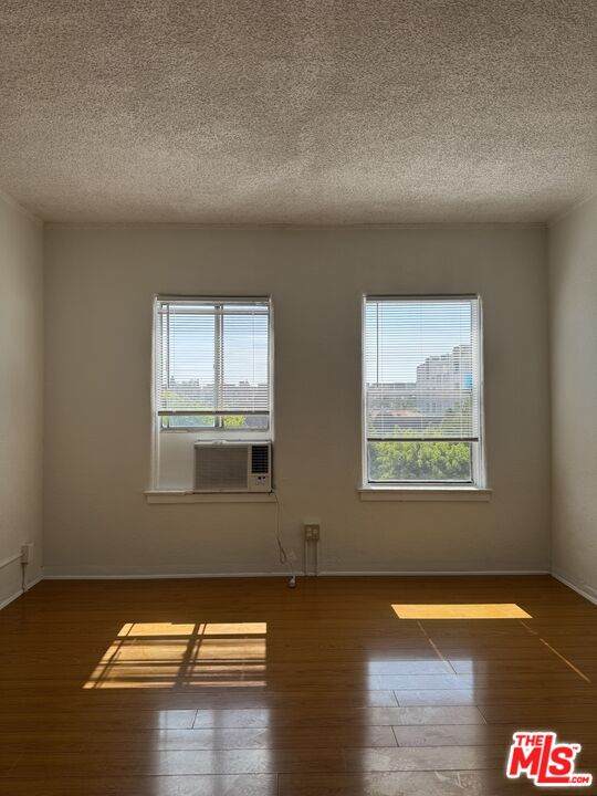 920 Hobart Blvd - Photo 1