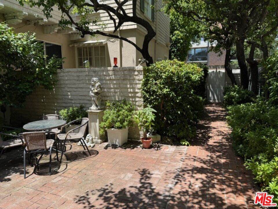 222 Spalding Dr - Photo 1