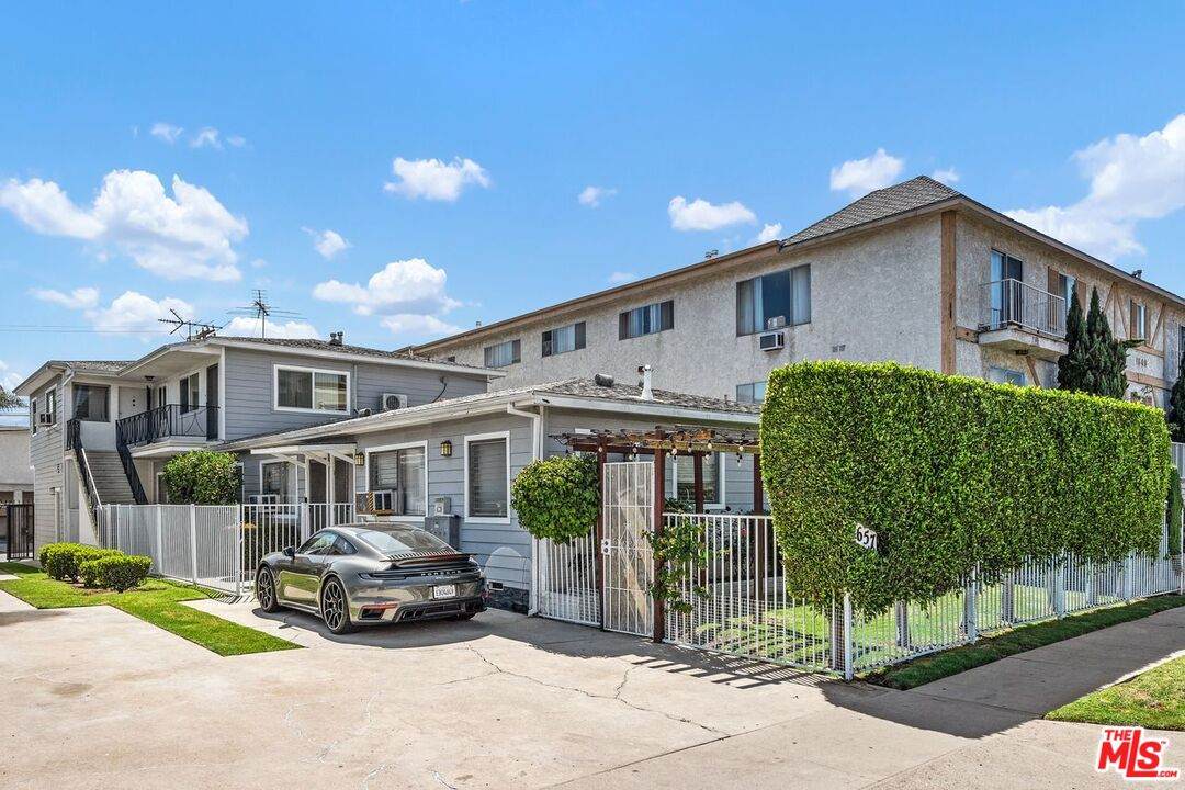 1657 Colby Ave - Photo 1