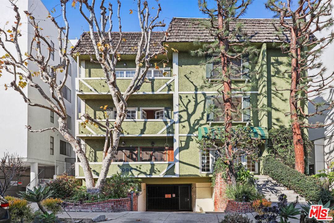 10965 Rochester Ave - Photo 1