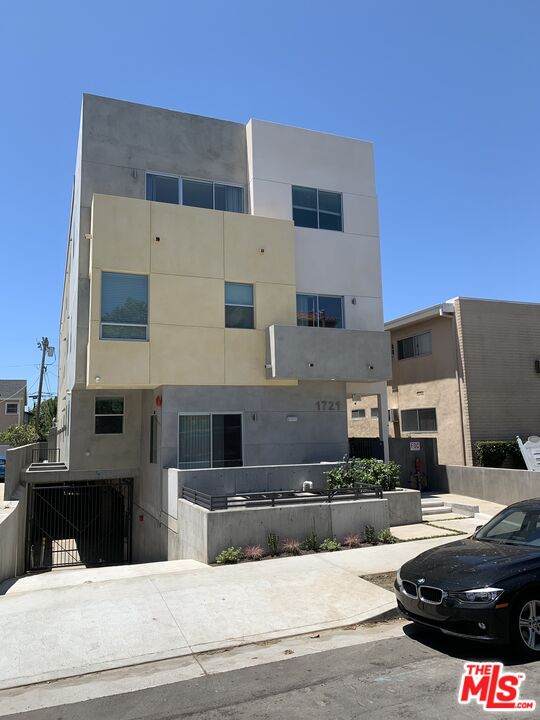 1721 Granville Ave - Photo 1