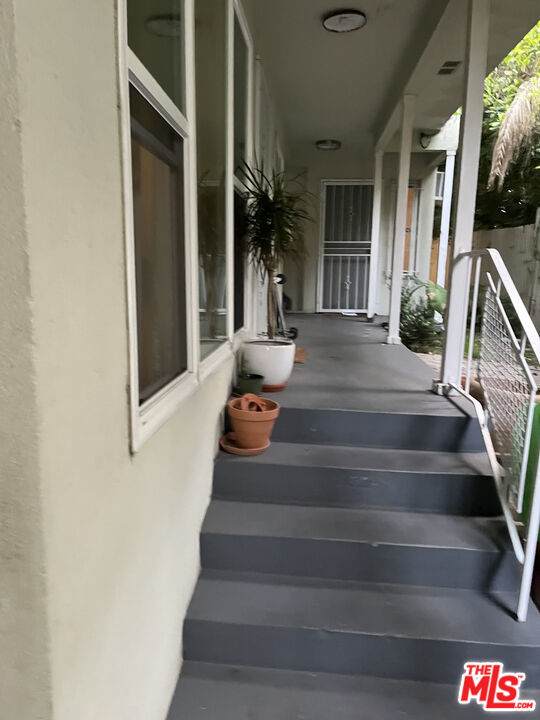 1439 Rexford Dr - Photo 1