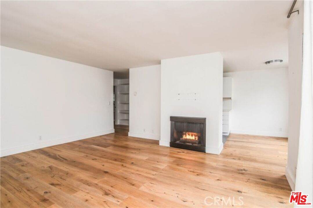 811 6th St - Photo 1