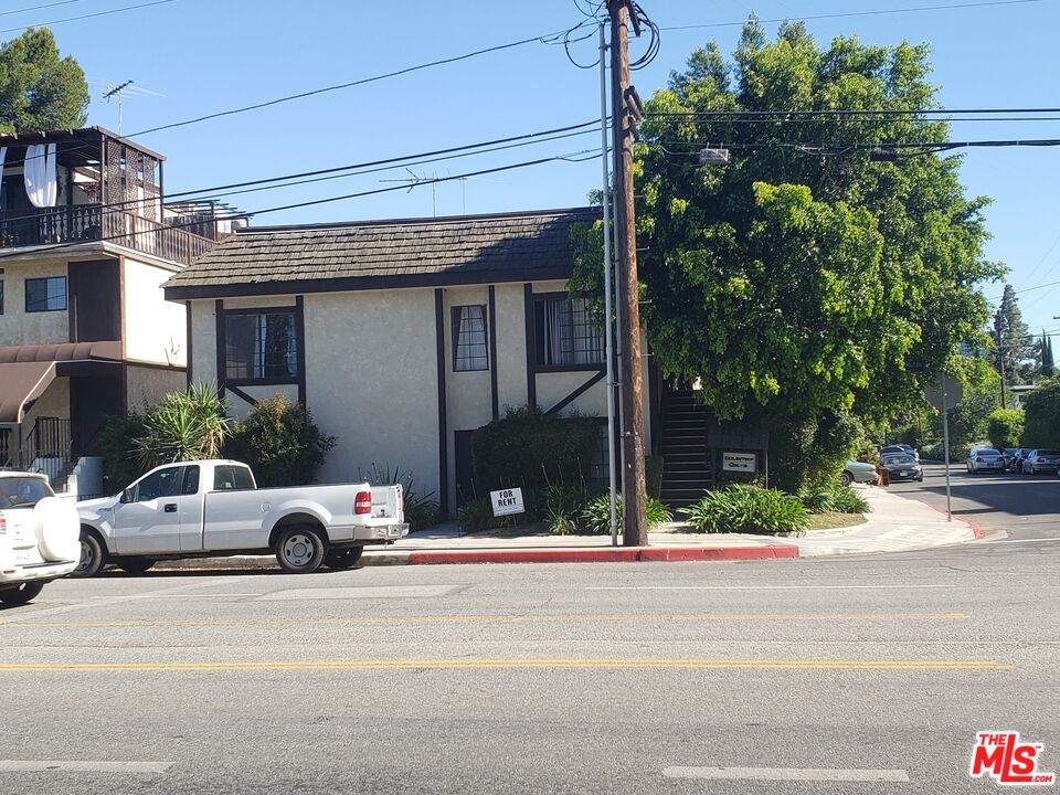 5170 Columbus Ave - Photo 1