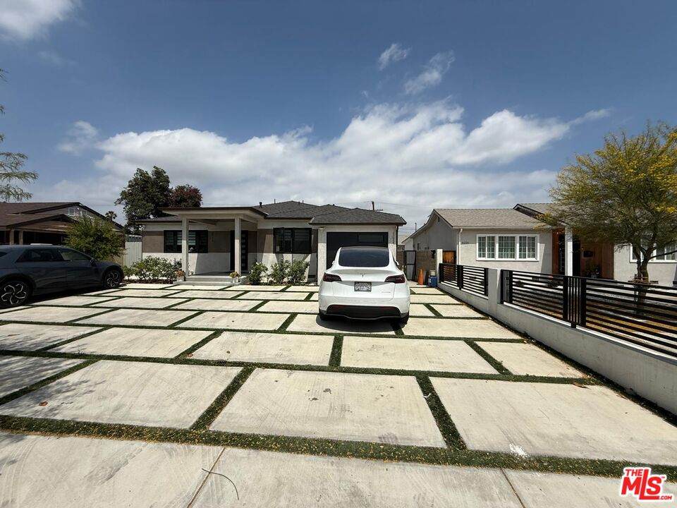 6224 Bakman Ave - Photo 1
