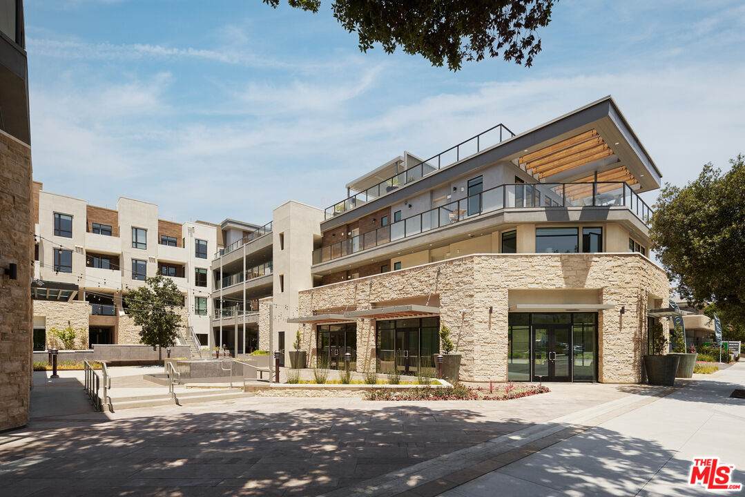 299 Thousand Oaks Blvd - Photo 1