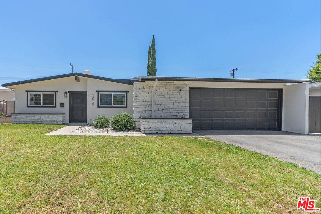22922 Cantlay St - Photo 1