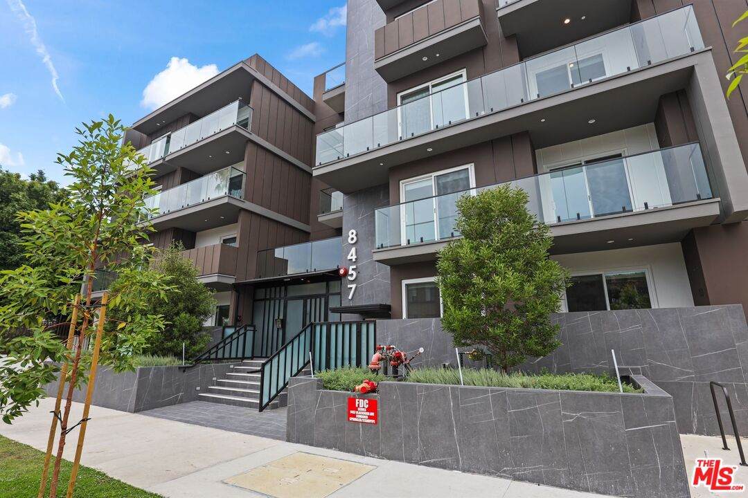 8457 Blackburn Ave - Photo 1
