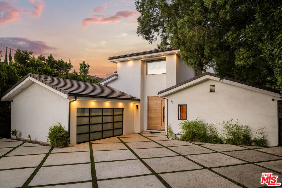 5062 Woodley Ave - Photo 1